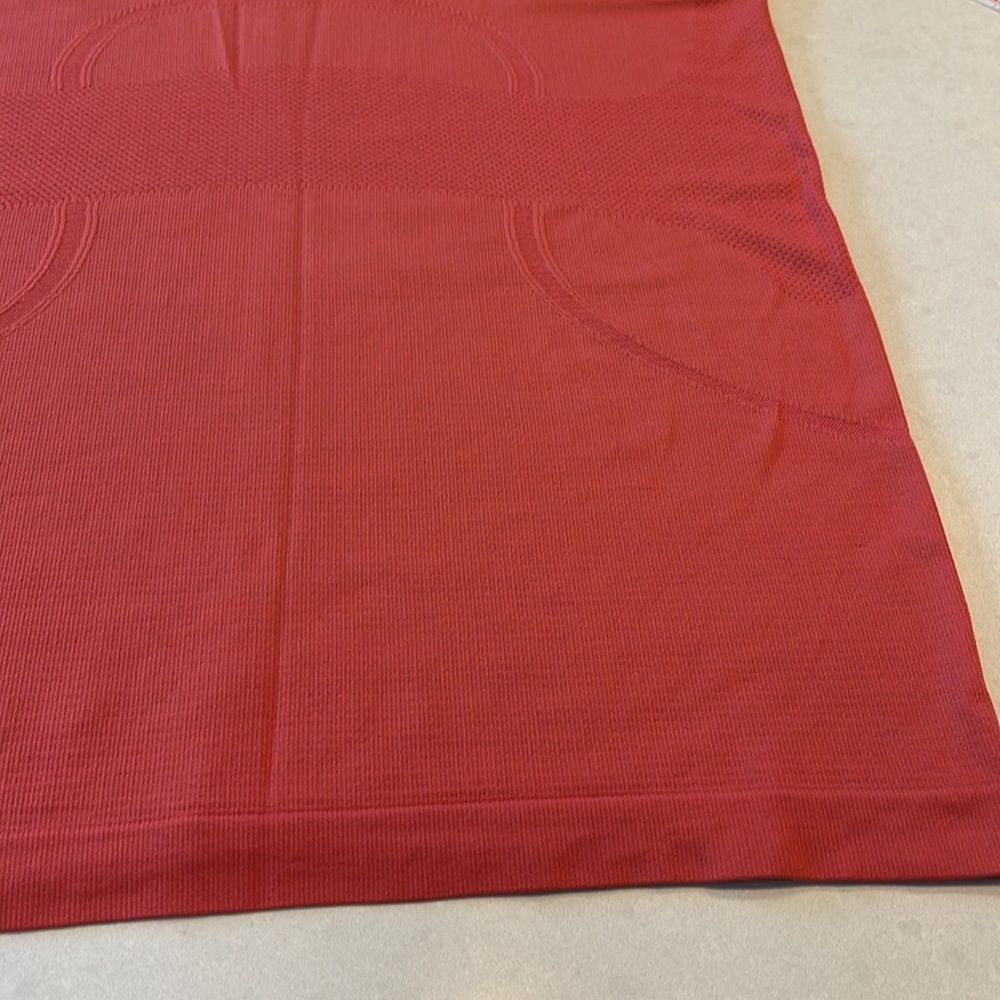 Lululemon tank women’s size 10, grapefruit color - Picture 2 of 9
